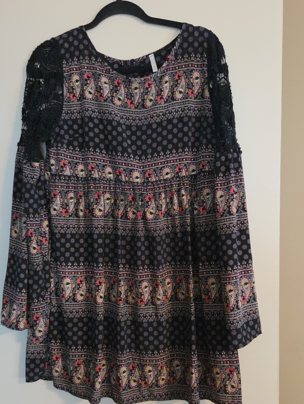 Sage Black Paisley Lace-Shoulder Tunic